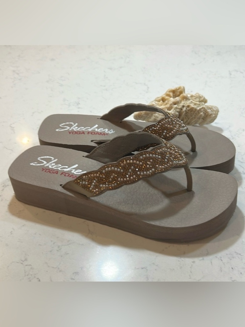 Skechers Yoga Foam Women's Wedge Thong Sandals Size 10